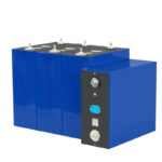 Assembly of multiple 3.2V 280Ah LiFePO4 cells in a large-scale battery pack