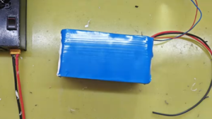 how to make a 12v 18650 battery pack