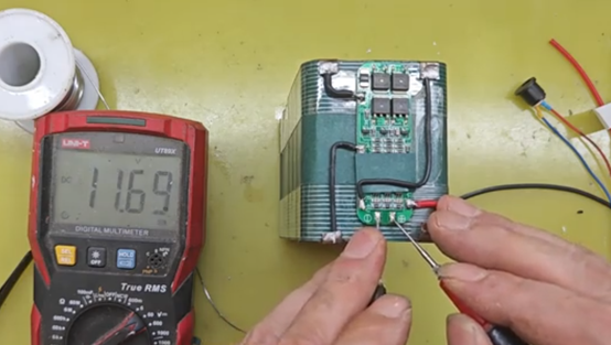 use a multimeter to test the battery pack's output voltage
