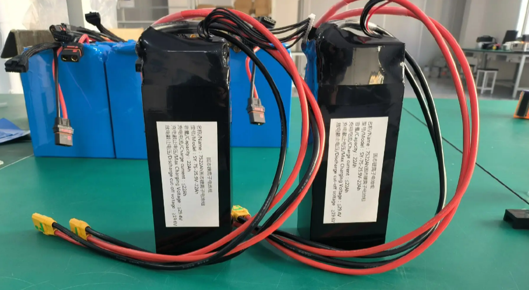 UAV battery life and types,What does the battery do in uav