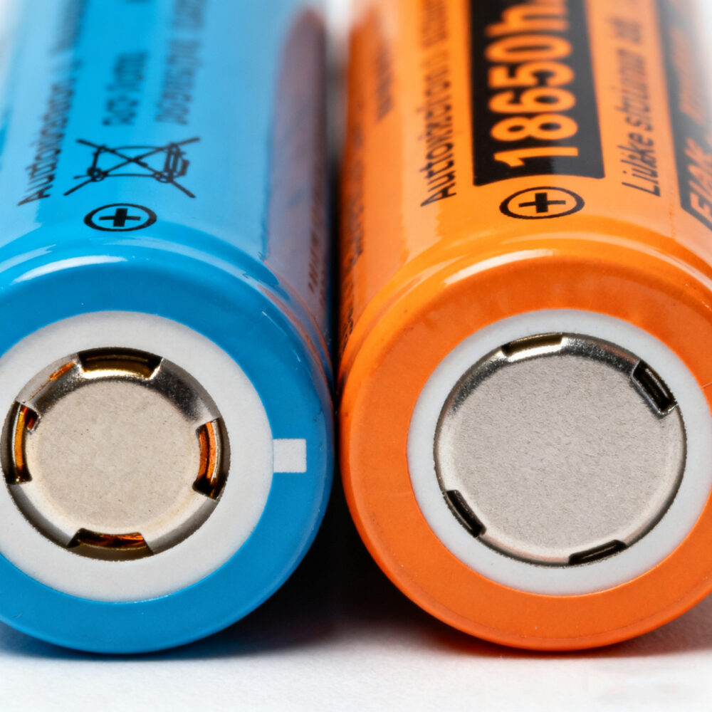 comparison of authentic vs fake 18650 lithium cells