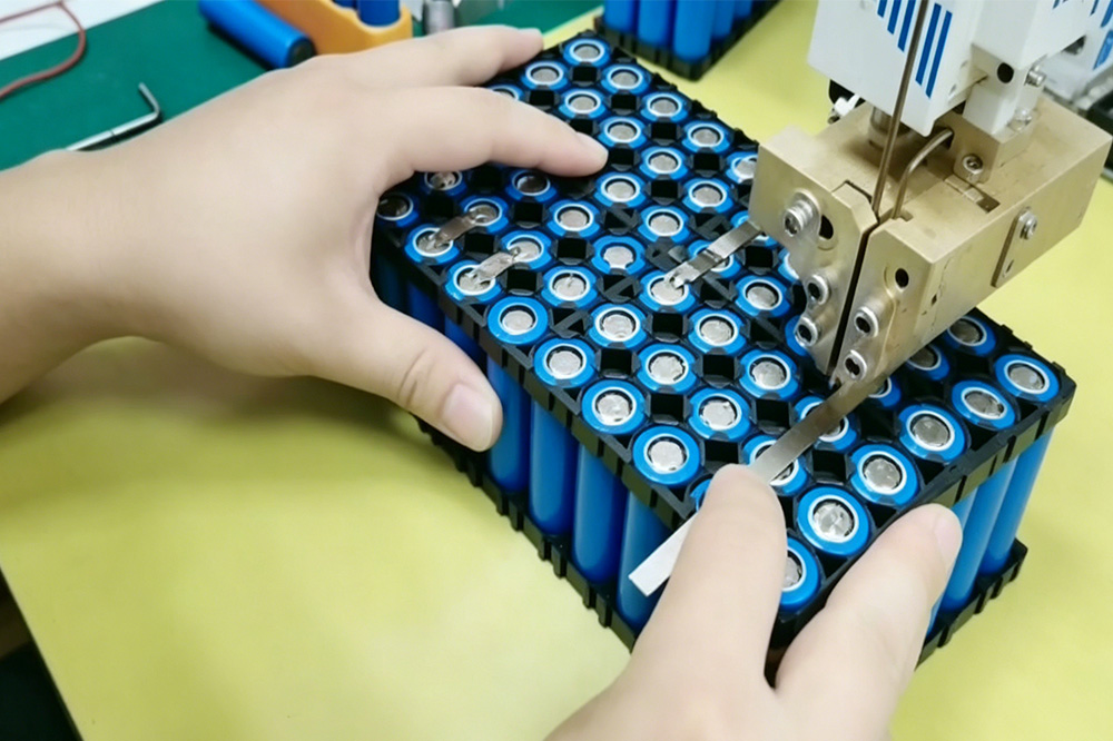 Flat top 18650 lithium battery cells used in battery pack manufacturing
